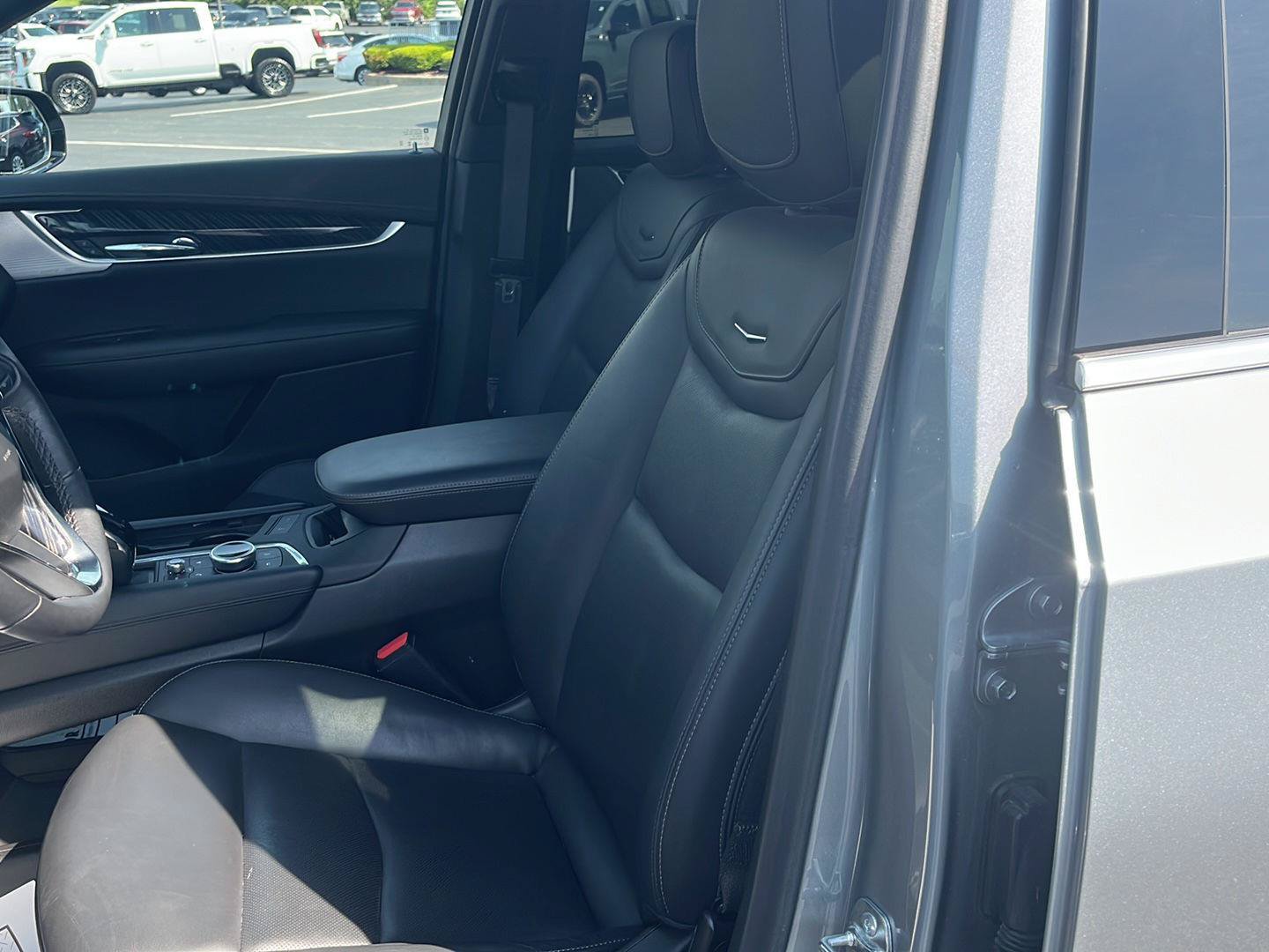 Used 2025 Cadillac XT6 Premium Luxury AWD/4WD image 19