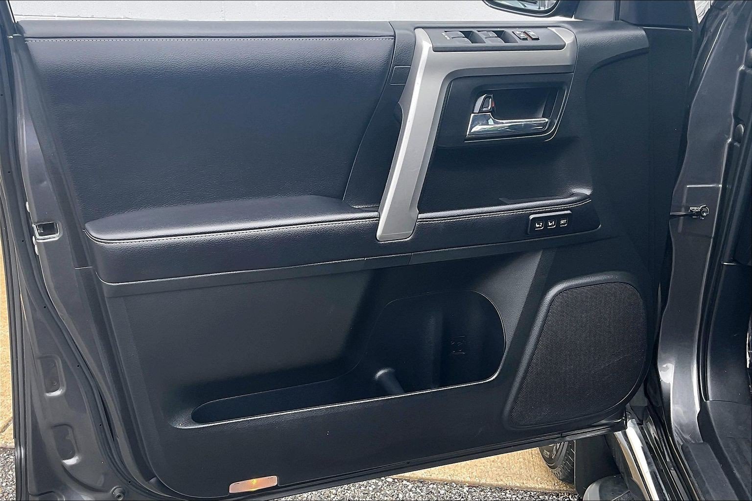 Used 2018 Toyota 4Runner Limited AWD/4WD image 28
