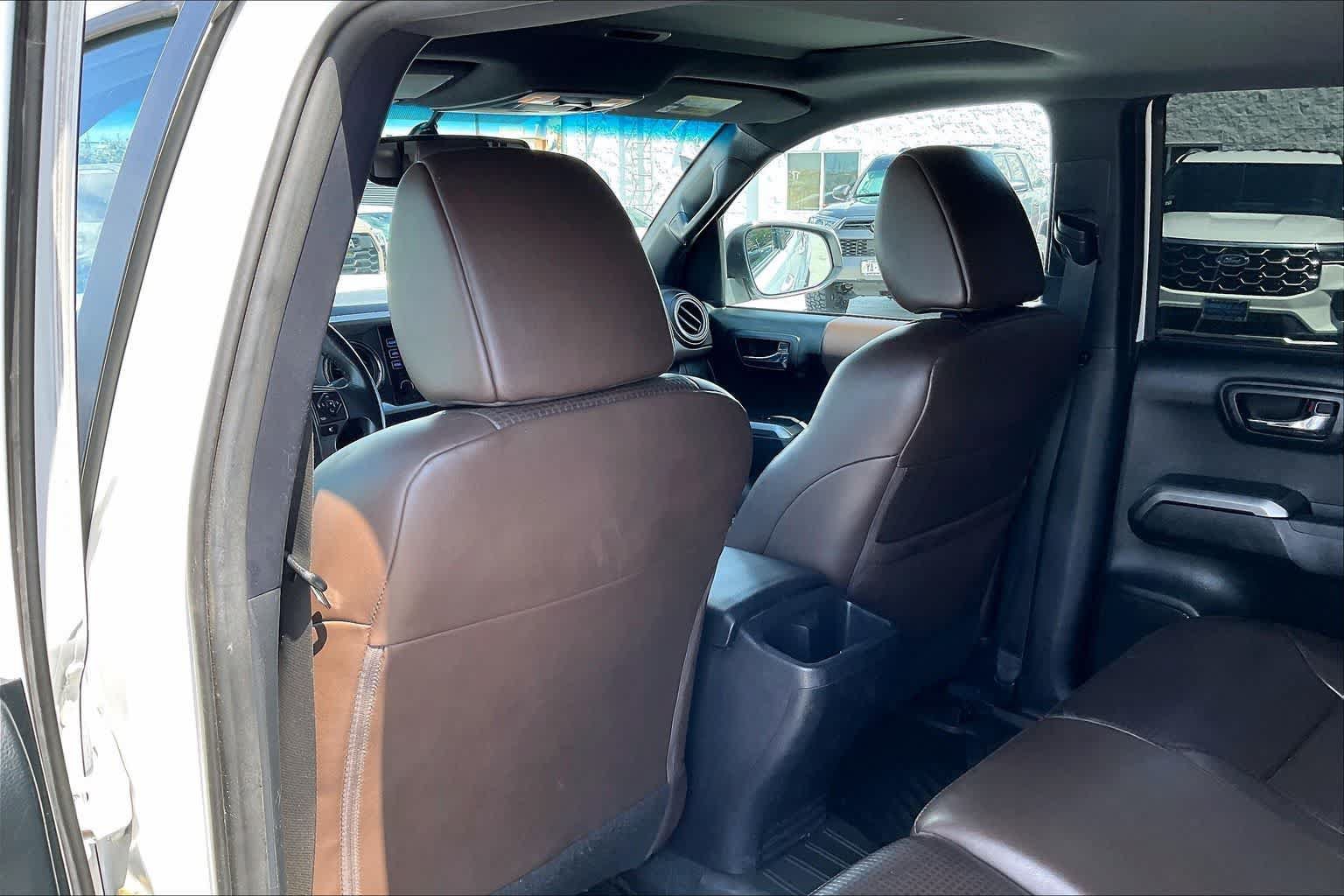 Used 2017 Toyota Tacoma Limited w/ Tow Package AWD/4WD image 12