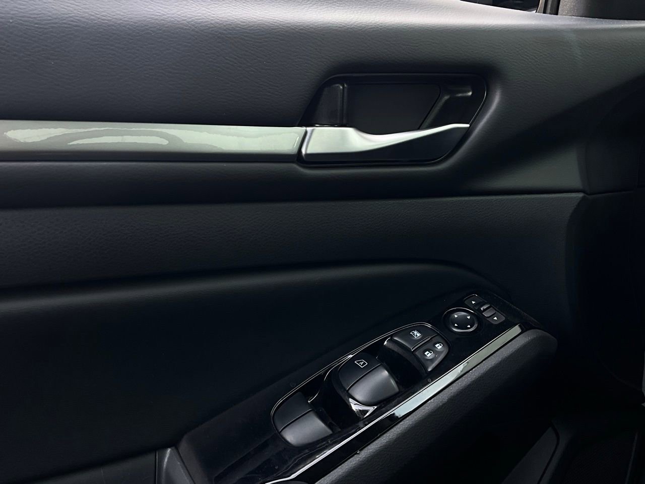 Used 2025 Nissan Altima 2.5 SR image 21