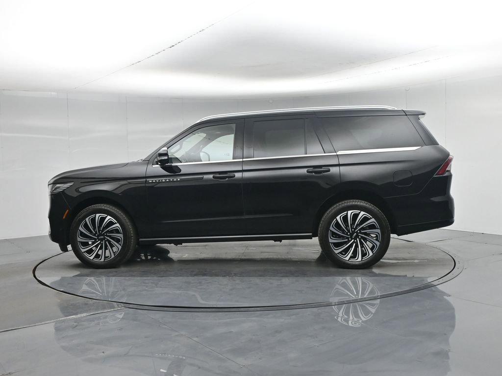 Used 2025 Lincoln Navigator Black Label image 31
