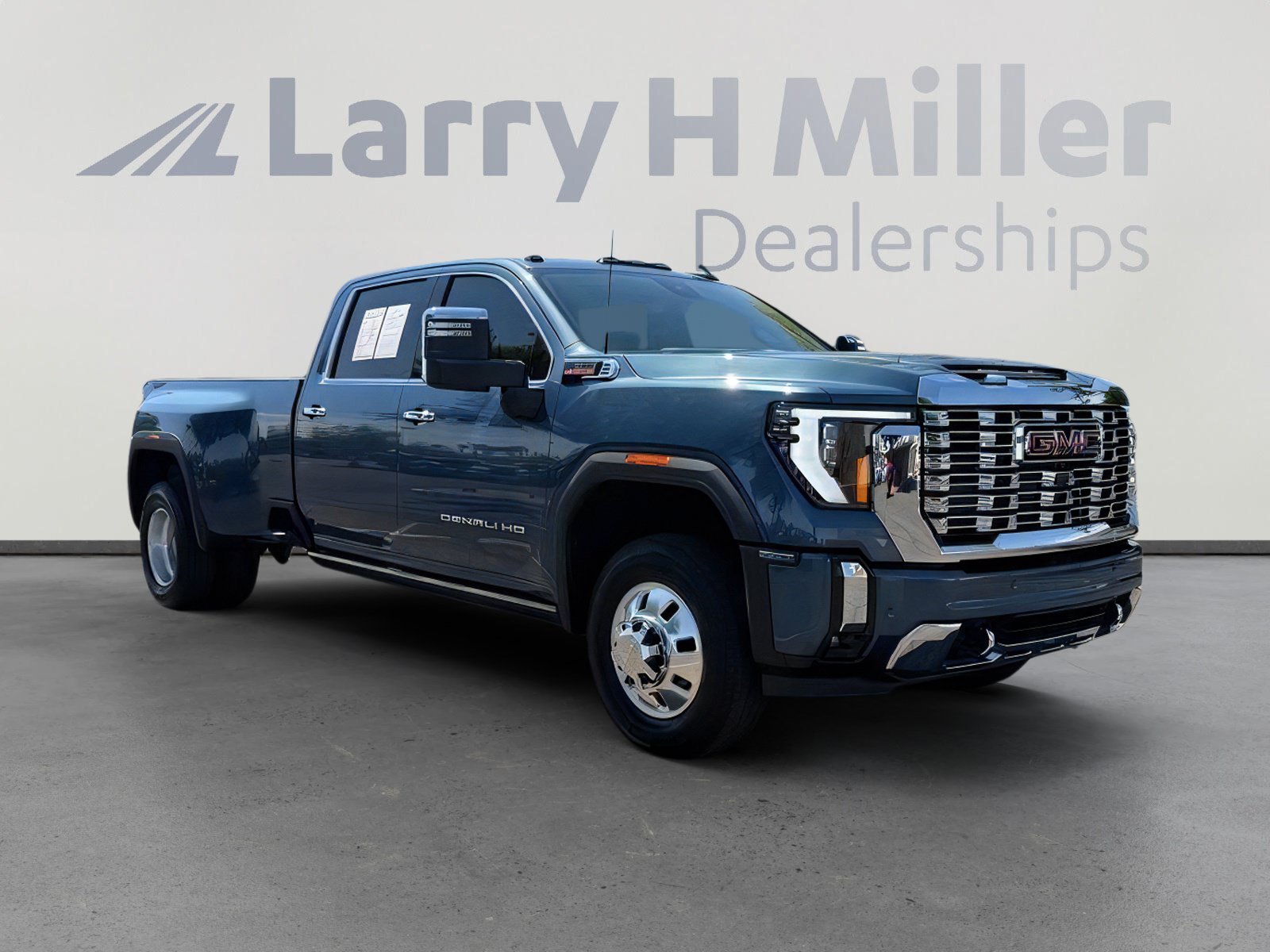 Used 2024 GMC Sierra 3500 Denali w/ Technology Package AWD/4WD image 7