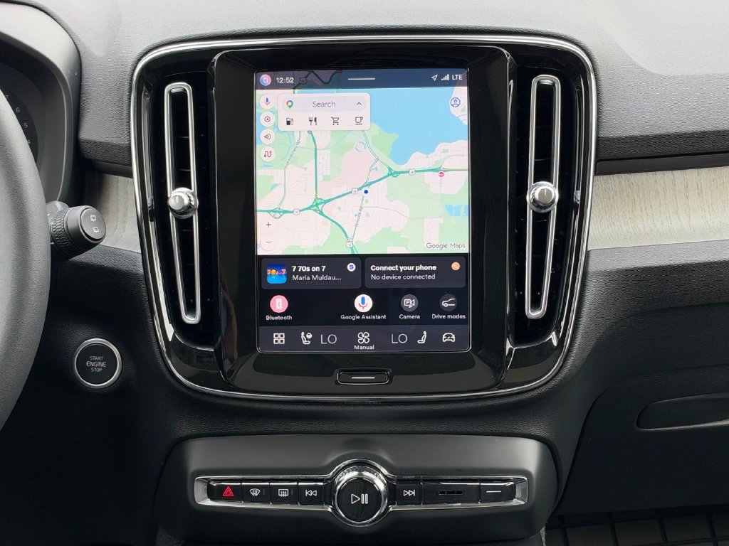 Certified 2024 Volvo XC40 B5 Plus w/ Protection Package Premier AWD/4WD image 13