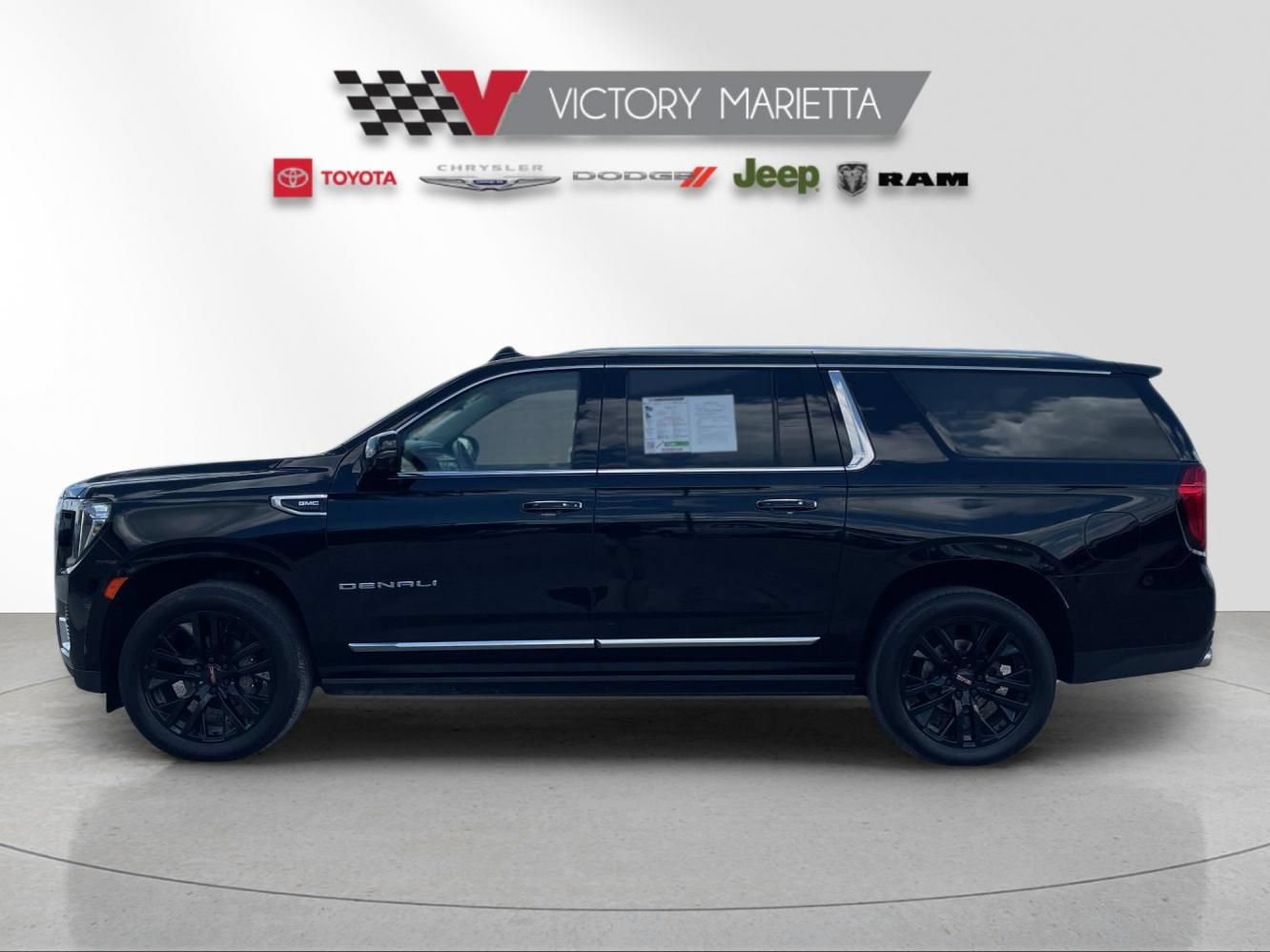 Used 2021 GMC Yukon XL Denali w/ Denali Premium Package AWD/4WD image 2