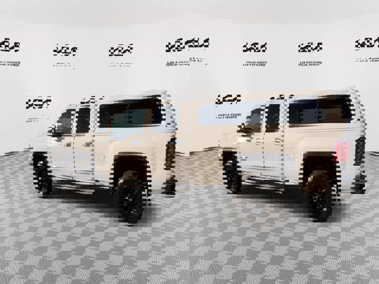 Used 2017 GMC Sierra 1500 SLT w/ SLT Preferred Package image 7