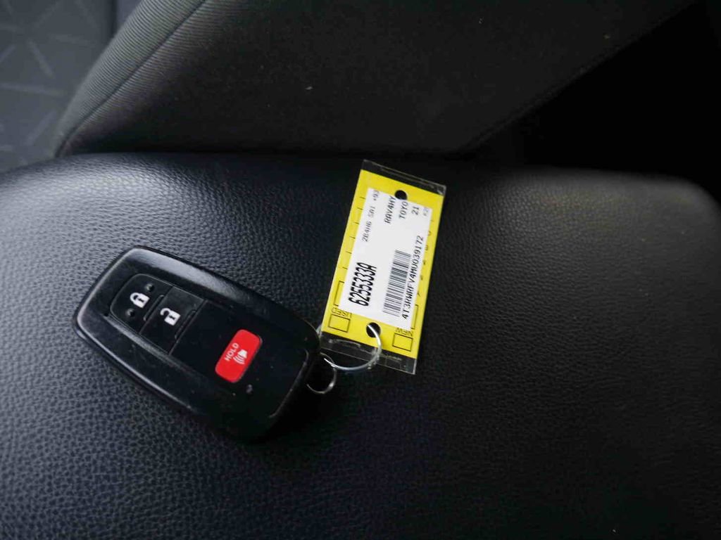 Used 2021 Toyota RAV4 XLE image 33