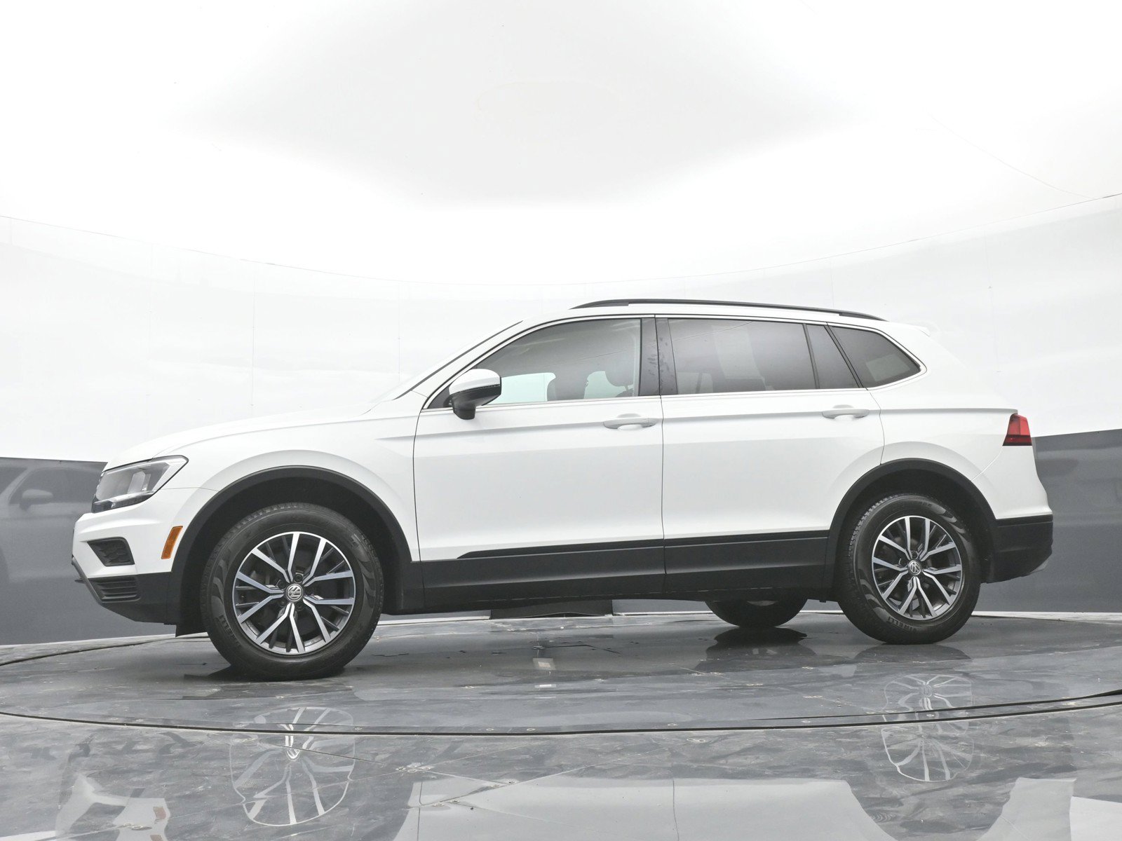 Used 2019 Volkswagen Tiguan SE w/ Panoramic Sunroof Package AWD/4WD image 44
