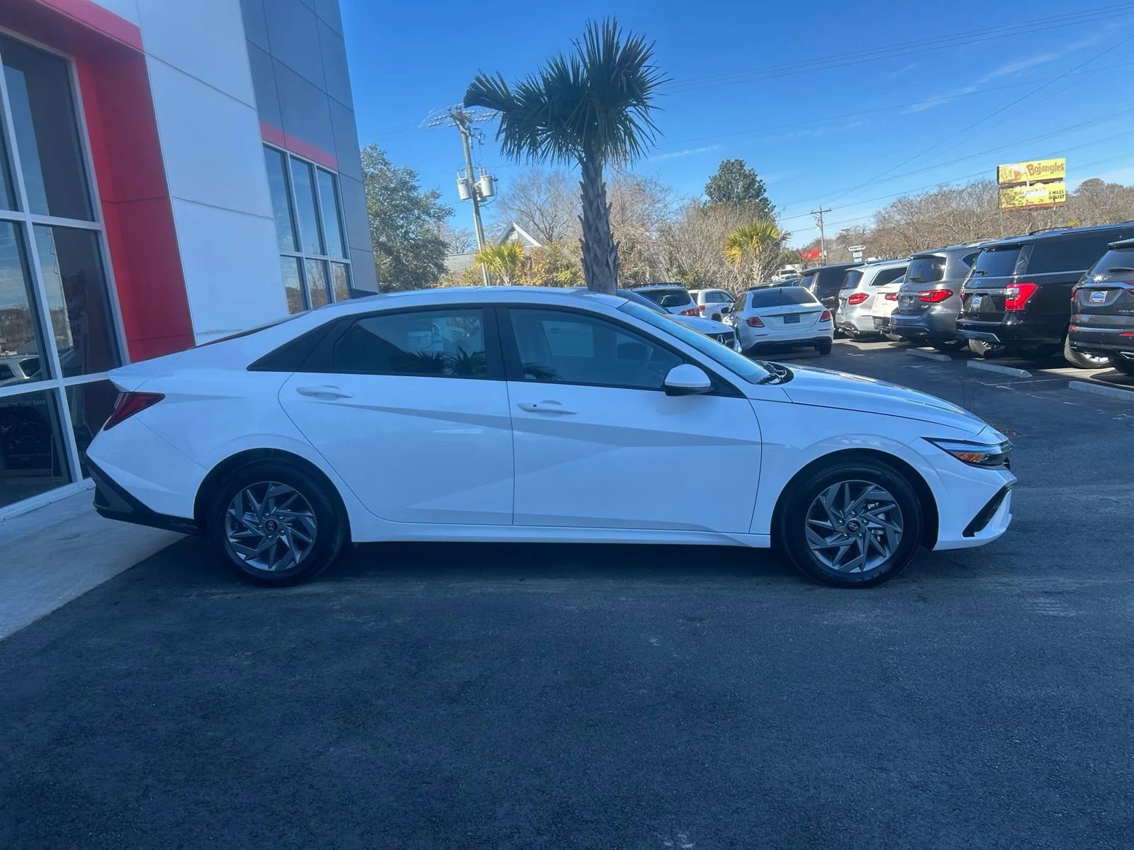 Used 2026 Hyundai Elantra Blue HEV 4D Sedan at image 8