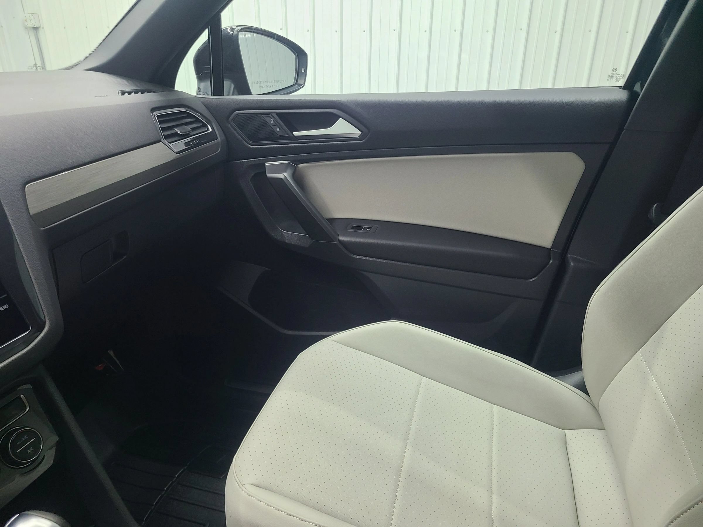 Used 2021 Volkswagen Tiguan SE R-Line AWD/4WD image 25