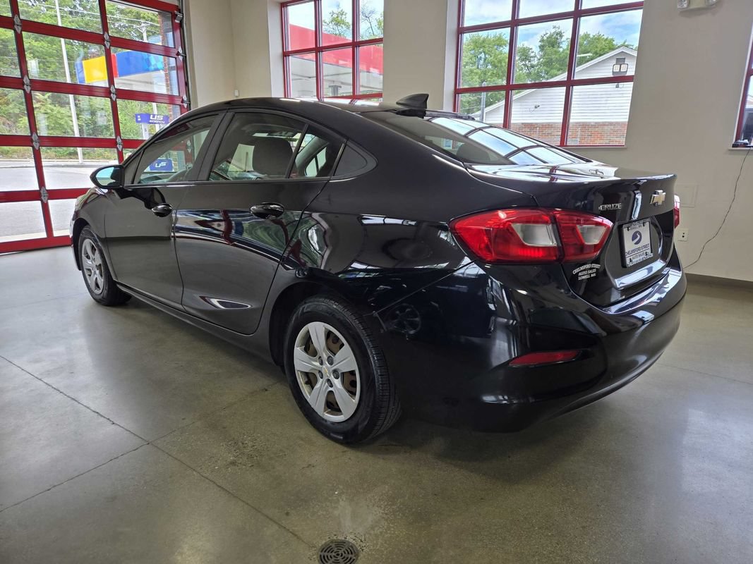 Used 2017 Chevrolet Cruze LS FWD image 4