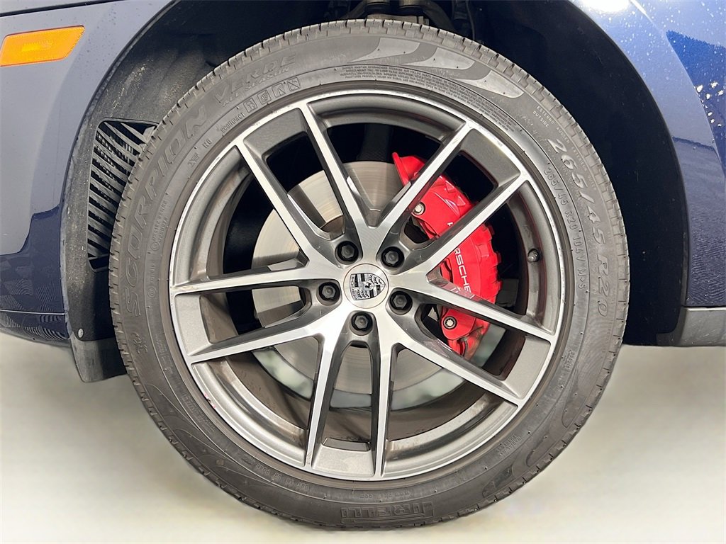 Certified 2023 Porsche Macan S image 33