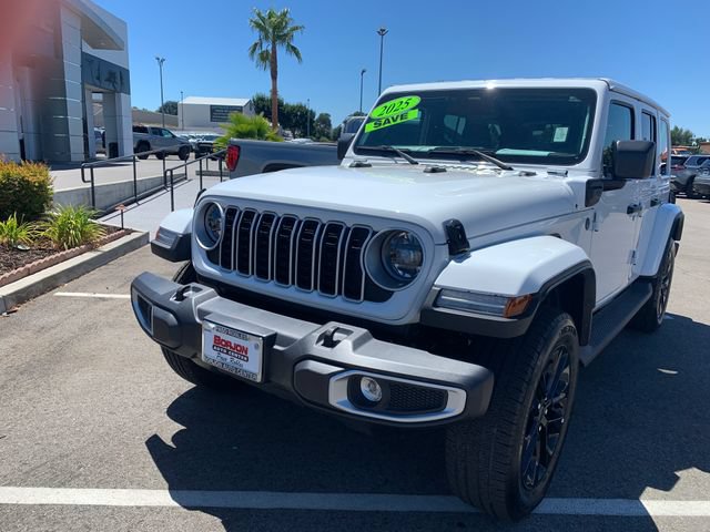 Used 2025 Jeep Wrangler Unlimited Sahara AWD/4WD image 3