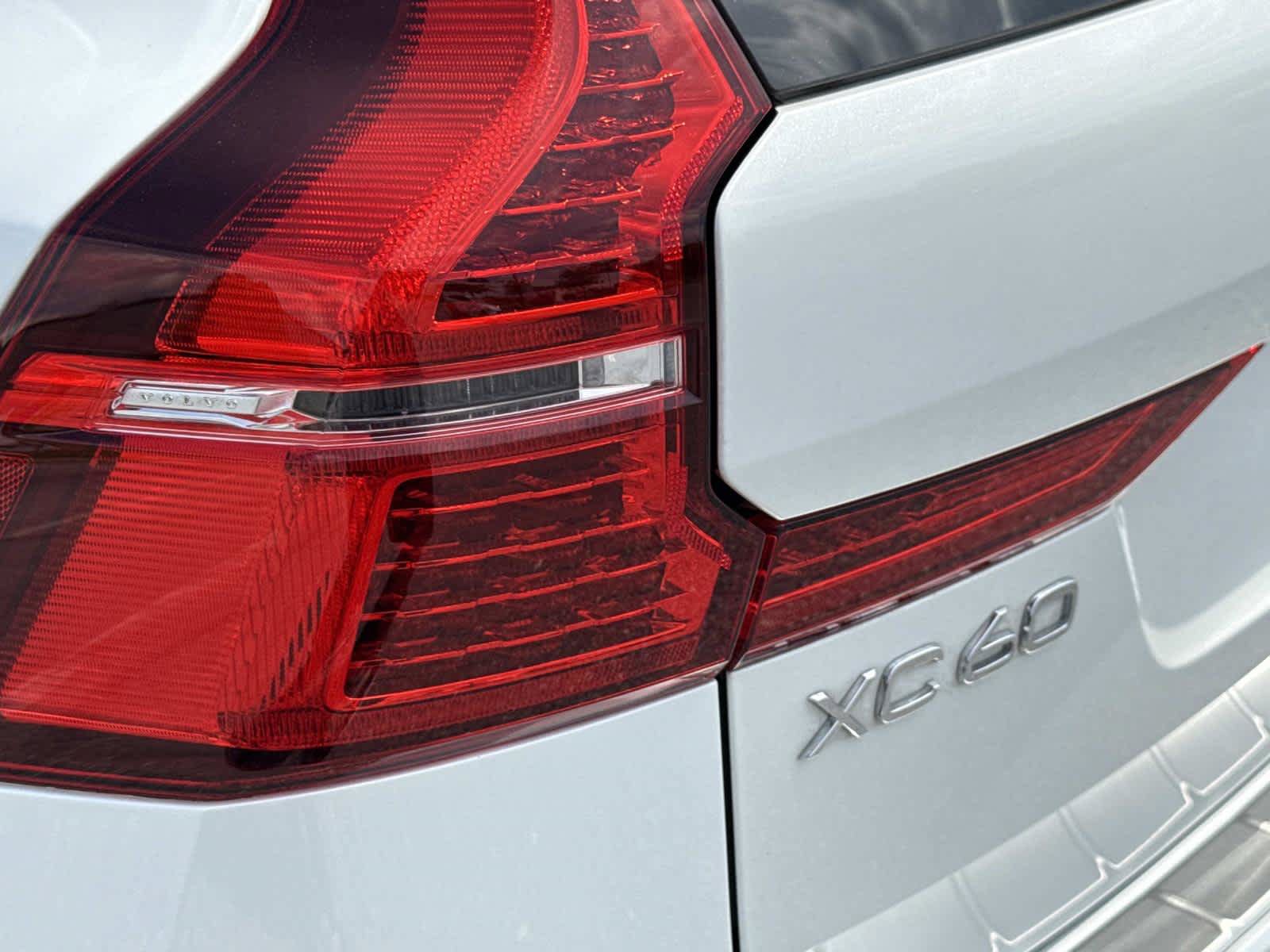 Used 2023 Volvo XC60 T8 Plus w/ Climate Package AWD/4WD image 12