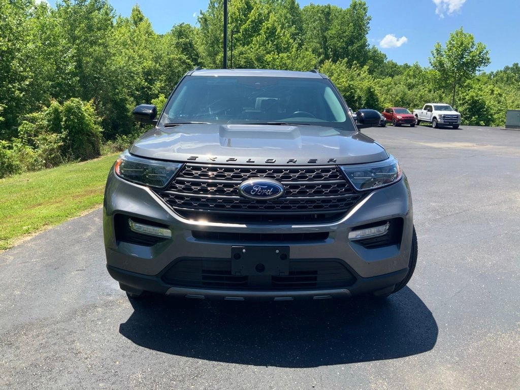 Used 2022 Ford Explorer XLT w/ Equipment Group 202A AWD/4WD image 4