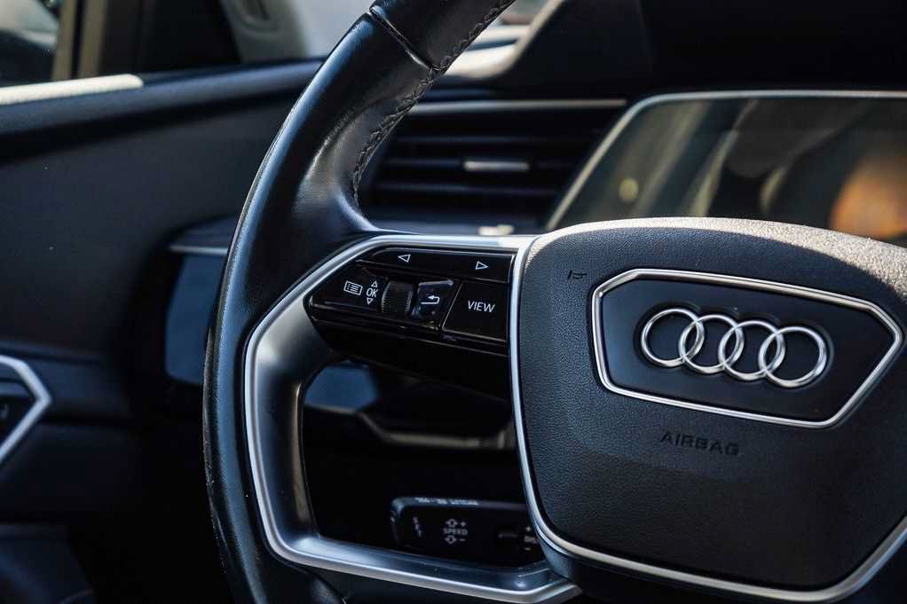 Used 2022 Audi e-tron Premium w/ Convenience Plus Package AWD/4WD image 16