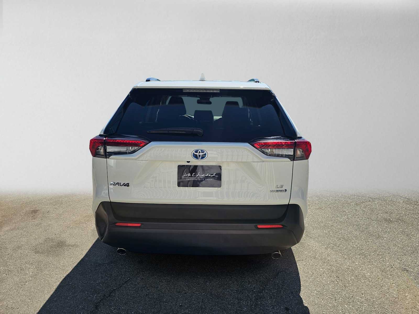 Used 2023 Toyota RAV4 LE AWD/4WD image 4