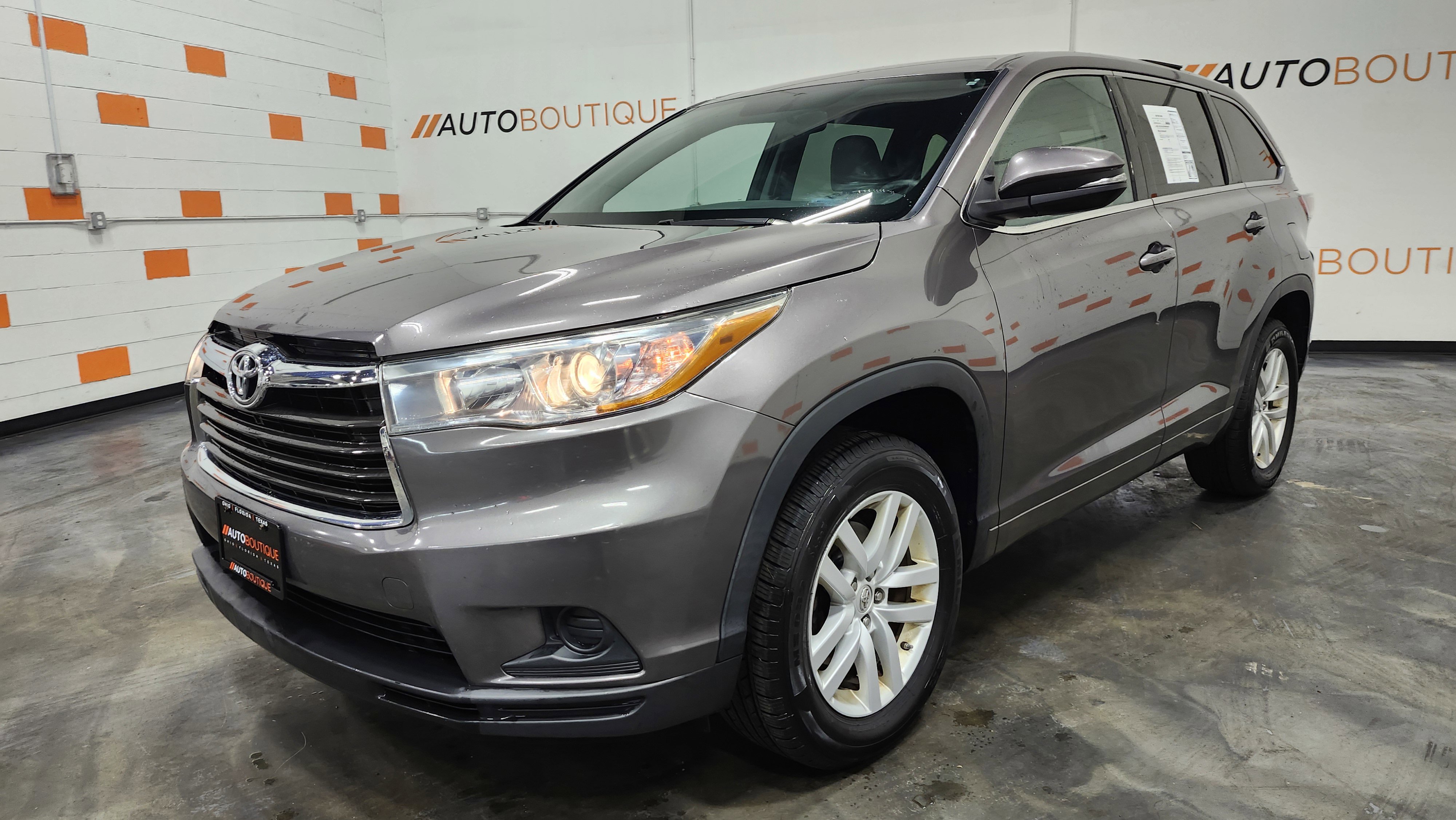 Used 2015 Toyota Highlander LE image 10
