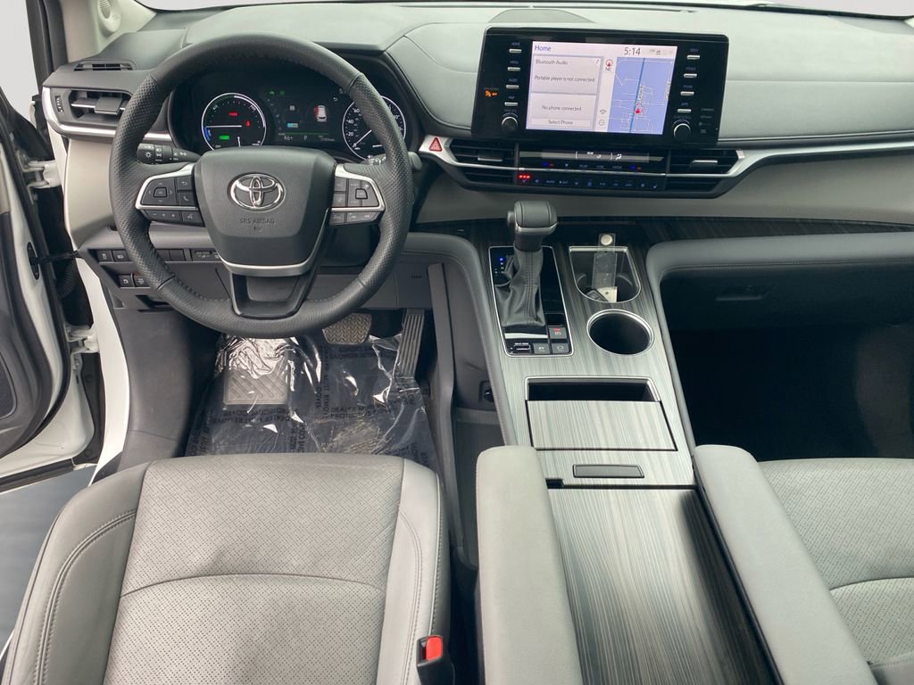 Used 2024 Toyota Sienna Limited image 10