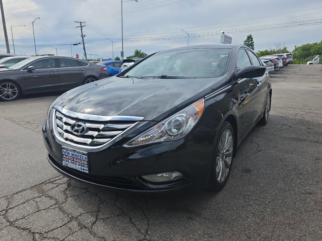 Used 2013 Hyundai Sonata SE FWD image 1