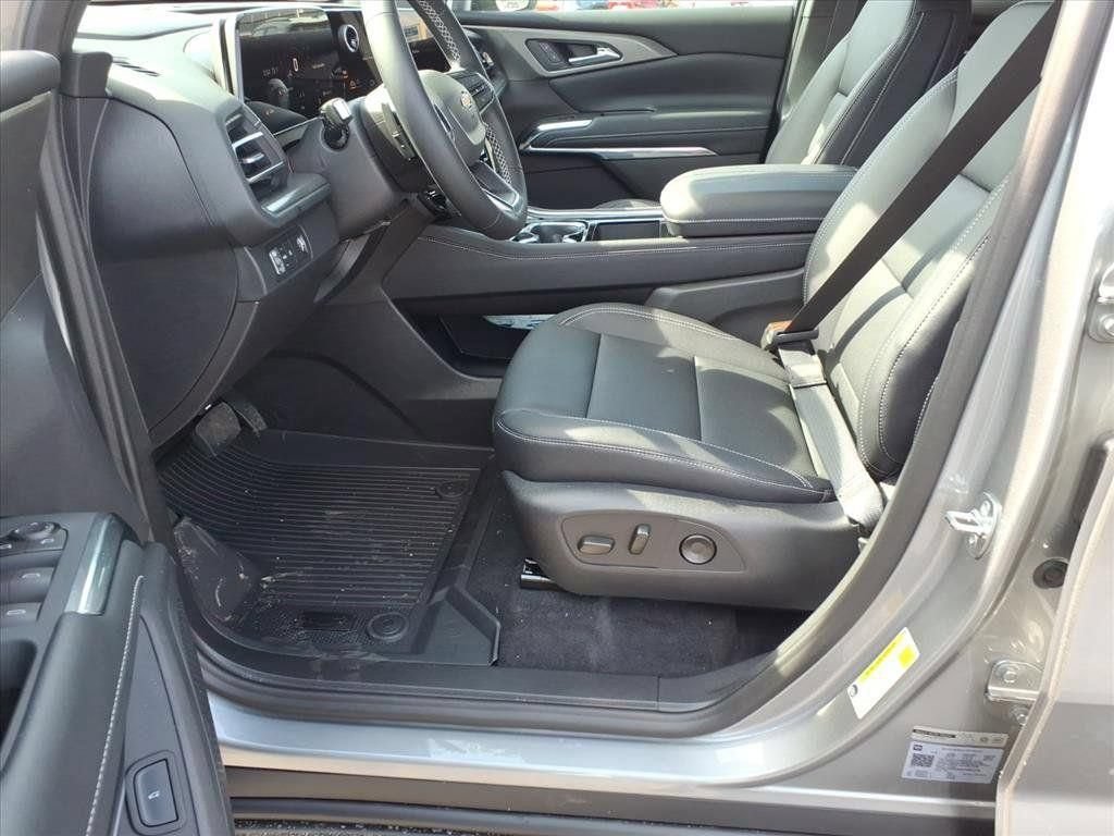 New 2026 Chevrolet Traverse LT w/ Driver Confidence Package FWD image 10