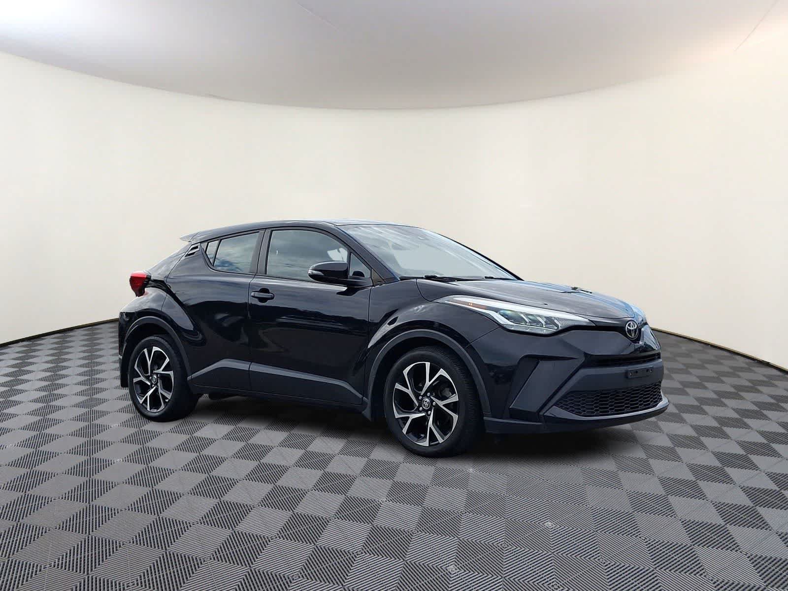 Used 2020 Toyota C-HR XLE FWD image 4