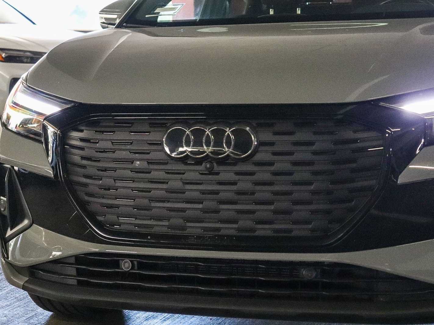 Used 2024 Audi Q4 e-tron Premium Plus w/ Premium Plus AWD/4WD image 8