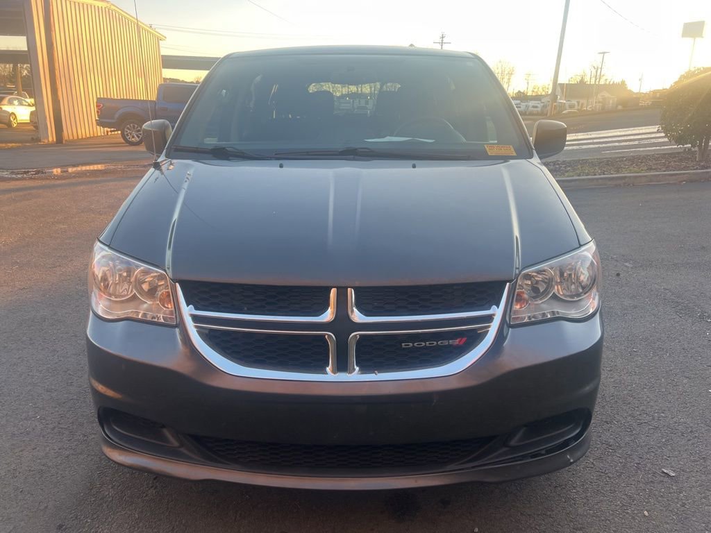 Used 2016 Dodge Grand Caravan SE FWD image 2