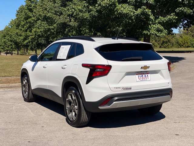Used 2026 Chevrolet Trax LT w/ Sunroof Package FWD image 5