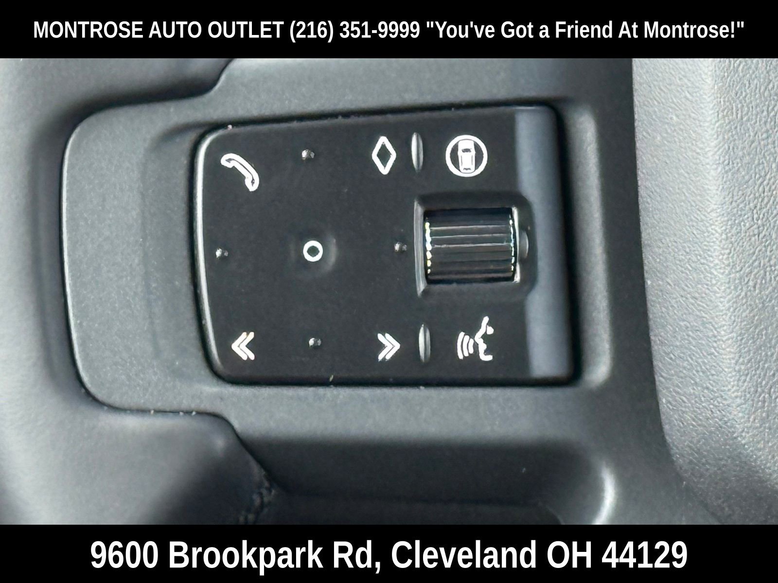 New 2025 Land Rover Defender 110 X-Dynamic SE image 30