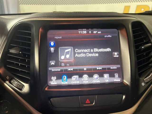 Used 2017 Jeep Cherokee Latitude w/ True North Edition AWD/4WD image 23