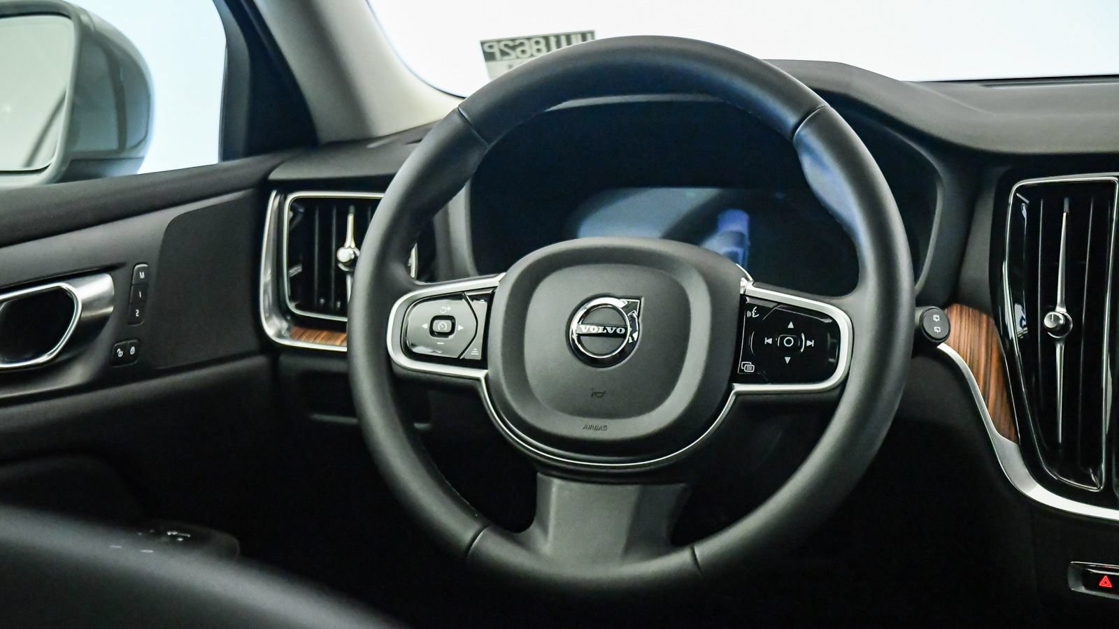 Certified 2025 Volvo V60 B5 Cross Country Plus AWD/4WD image 13