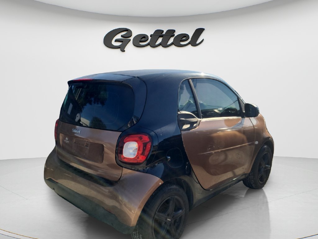 Used 2016 smart fortwo passion RWD image 3