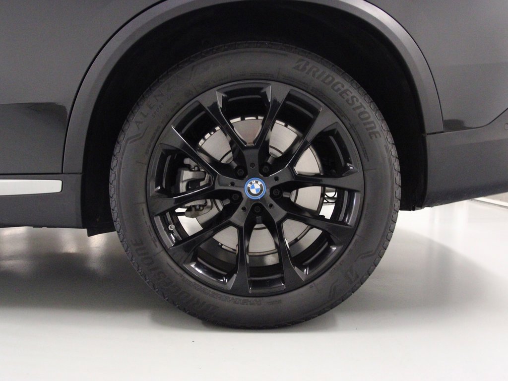 Used 2025 BMW X5 xDrive50e w/ Parking Assistance Package image 10