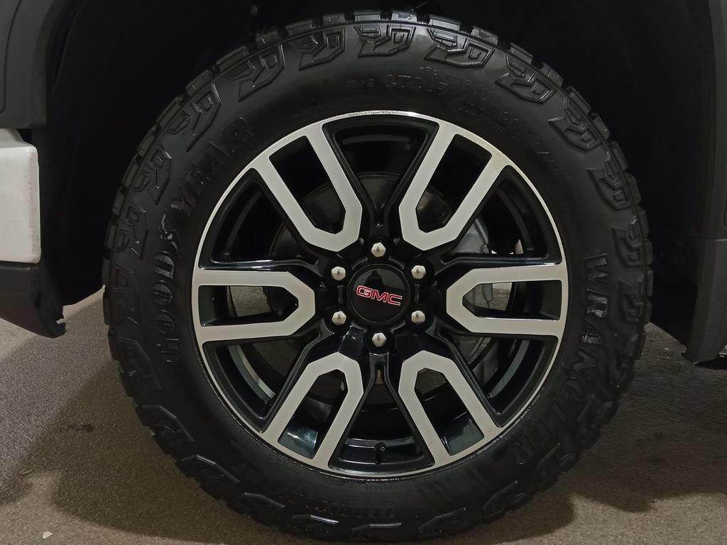 Used 2024 GMC Sierra 1500 AT4 w/ Technology Package AWD/4WD image 13