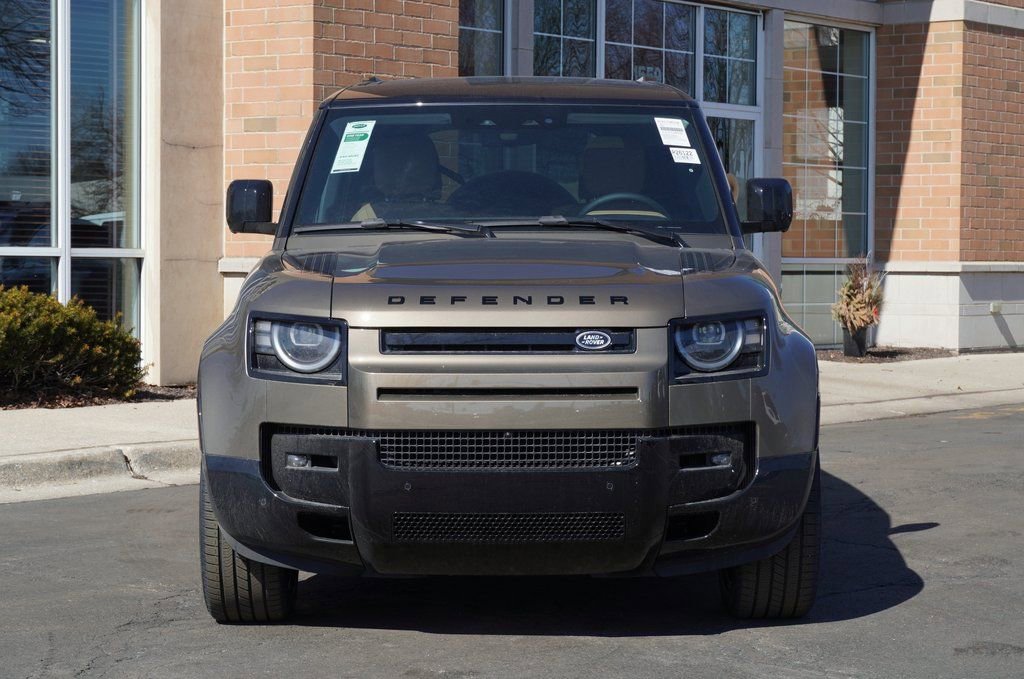 New 2026 Land Rover Defender 130 X-Dynamic SE image 4