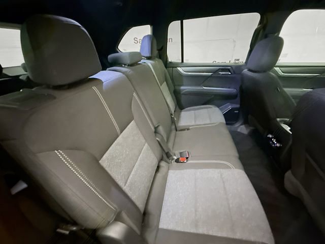 Used 2025 GMC Acadia Elevation image 32