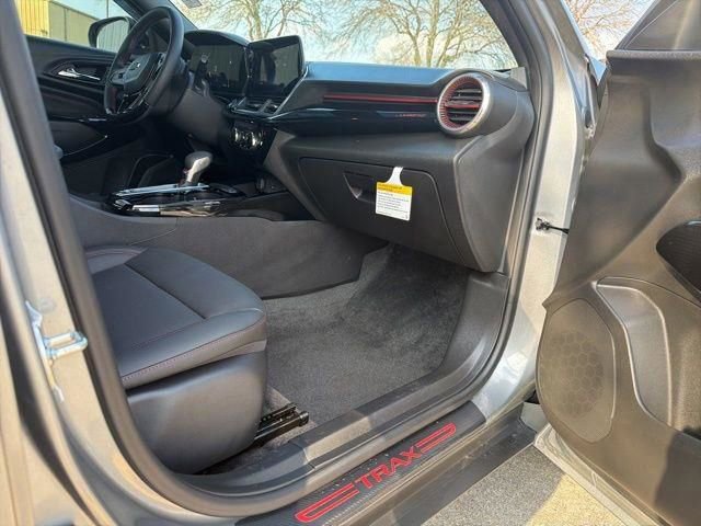 Used 2025 Chevrolet Trax RS w/ Driver Confidence Package image 38