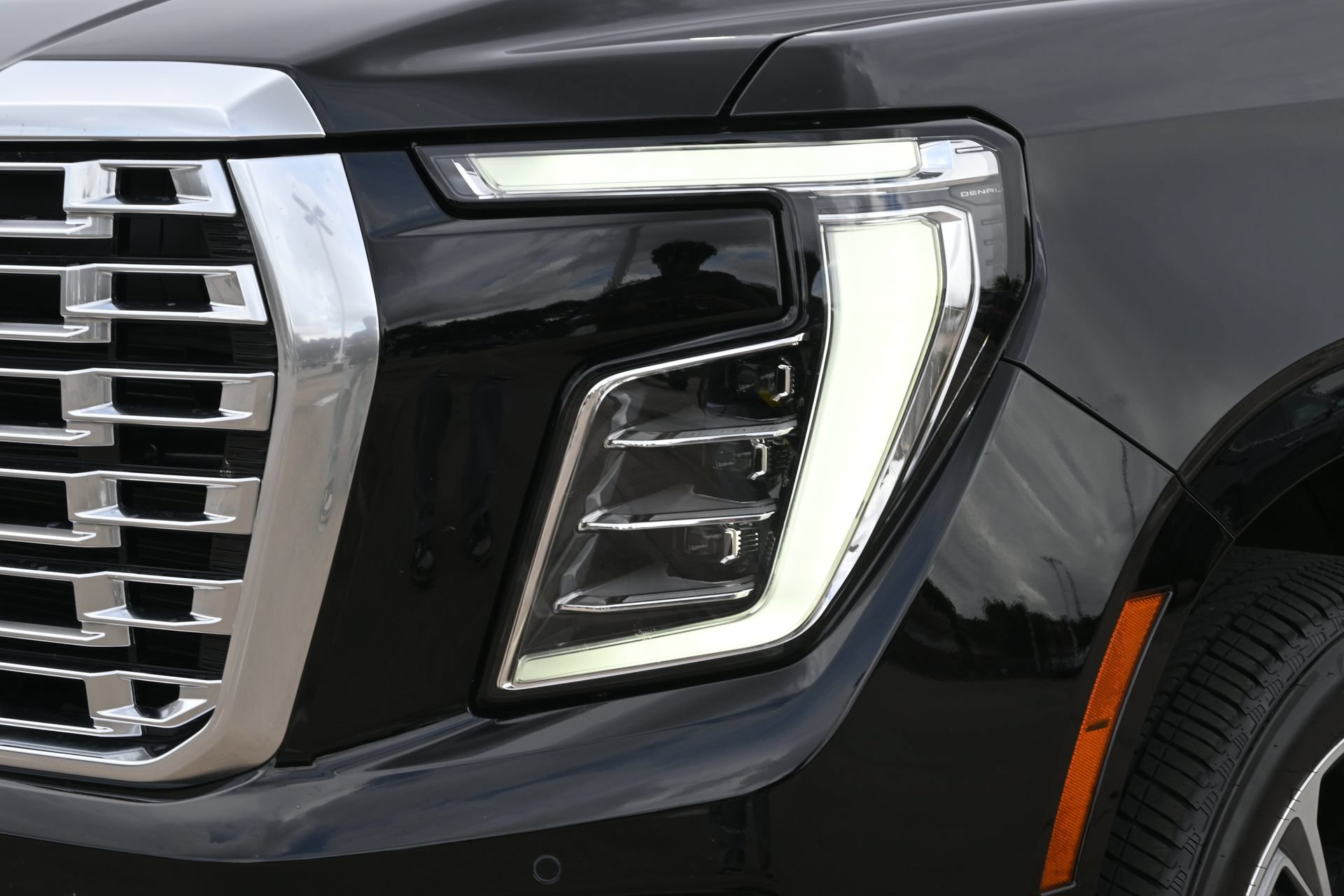 Used 2025 GMC Yukon Denali w/ Sun & Power Step Package RWD image 29