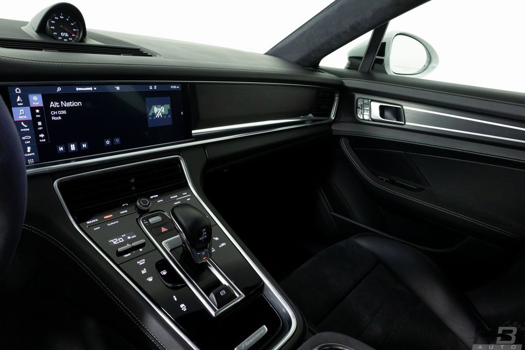 Used 2020 Porsche Panamera GTS image 25