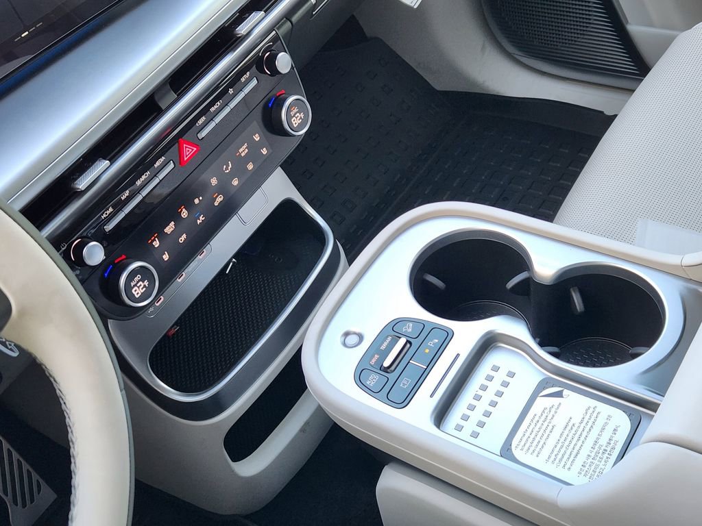 New 2026 Hyundai Ioniq 9 Calligraphy image 14