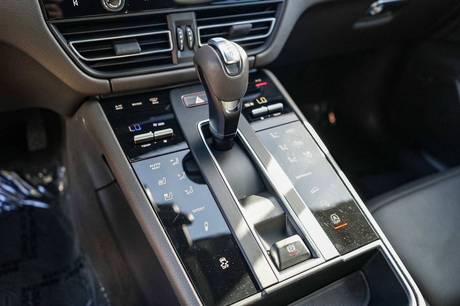 Used 2022 Porsche Macan S AWD/4WD image 19