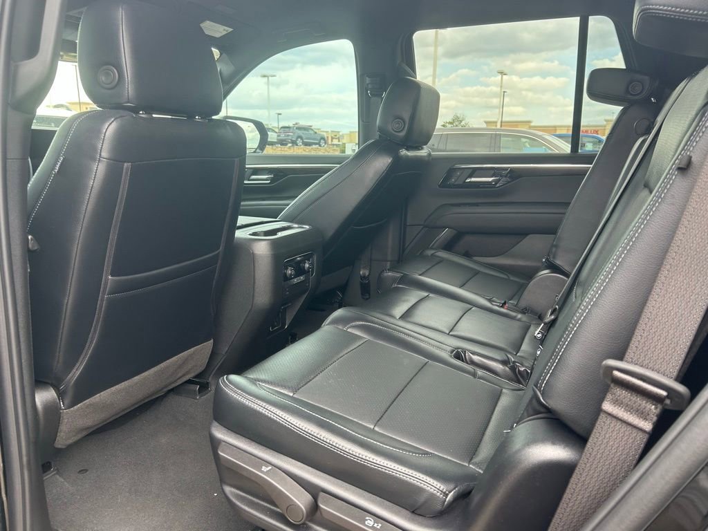 Used 2025 Chevrolet Tahoe LS RWD image 9