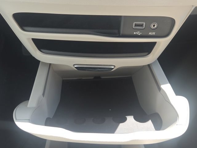 Used 2018 Chrysler Pacifica Limited w/ Advanced Safetytec Group FWD image 30