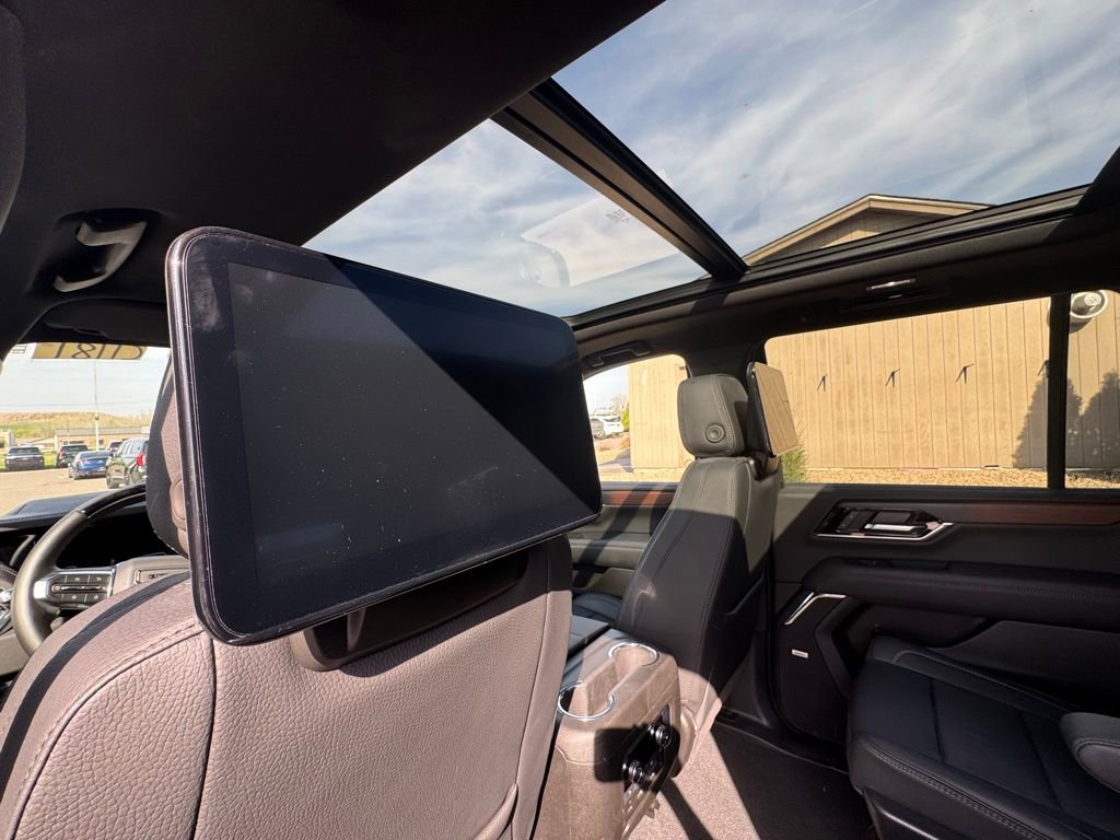Used 2025 GMC Yukon Denali w/ Denali Reserve Package image 38