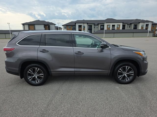 Used 2016 Toyota Highlander XLE AWD/4WD image 14