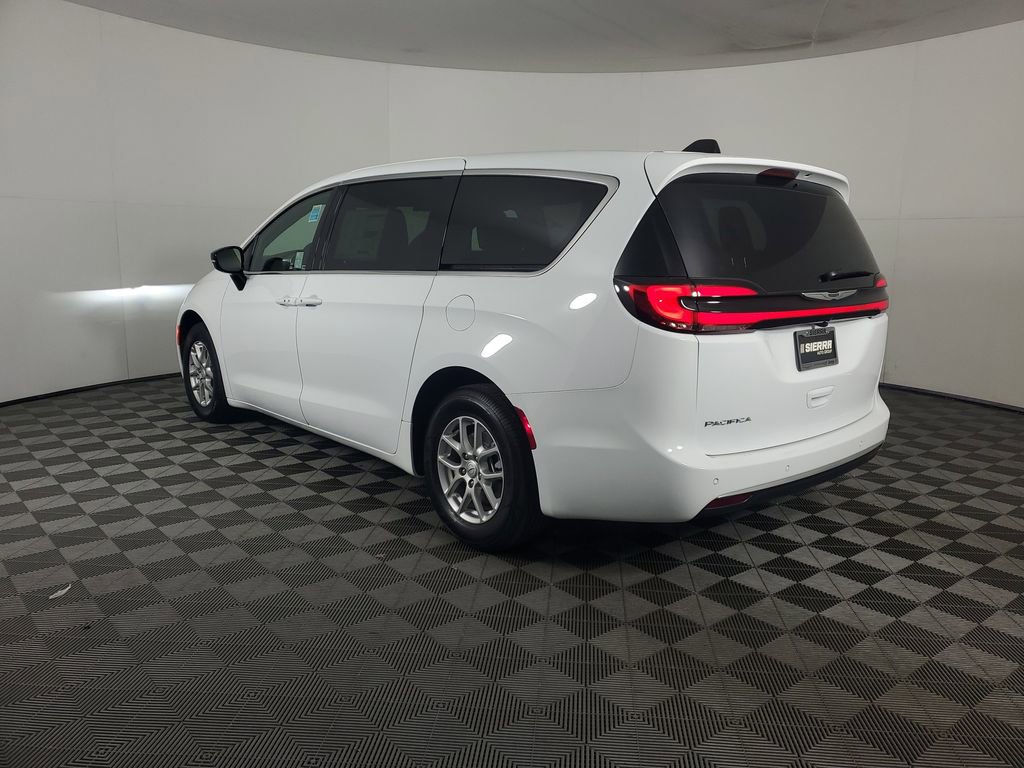 New 2026 Chrysler Pacifica Select image 6