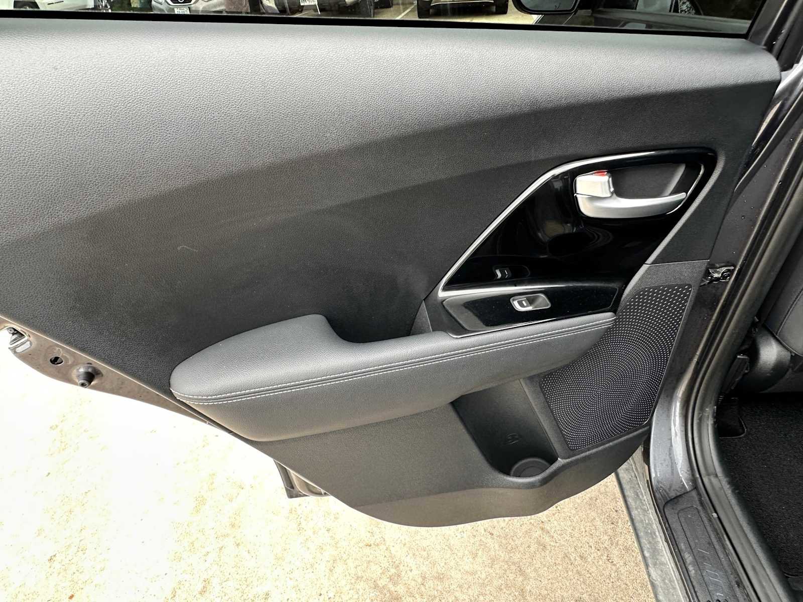 Used 2020 Kia Niro LXS image 25