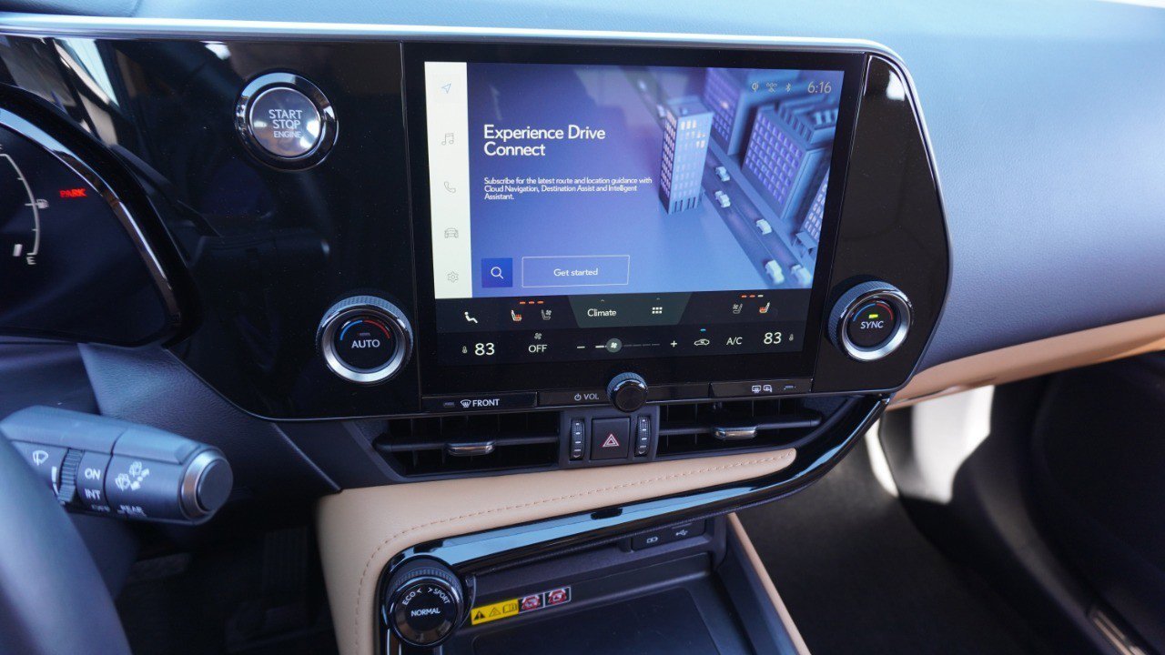 Used 2025 Lexus NX 250 FWD w/ Towing Package (2000 Lbs) image 16