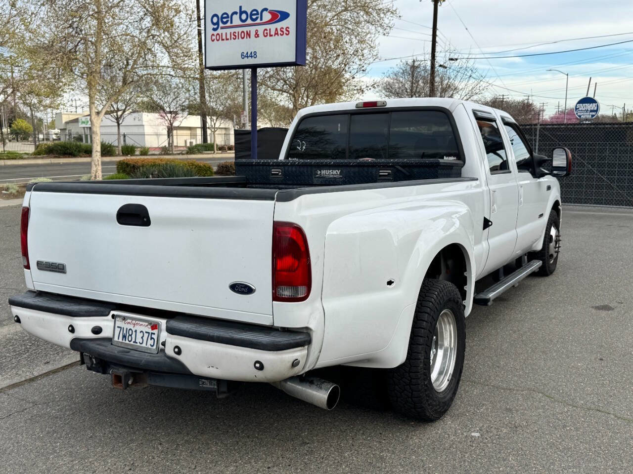 Used 2005 Ford F350 Lariat image 2