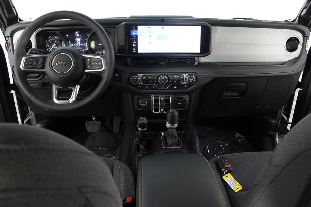 Used 2025 Jeep Wrangler Unlimited Sahara AWD/4WD image 9